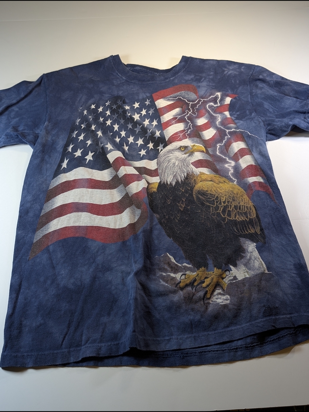Vintage 2001 The Mountain Bald Eagle American Flag T Shirt Mens M